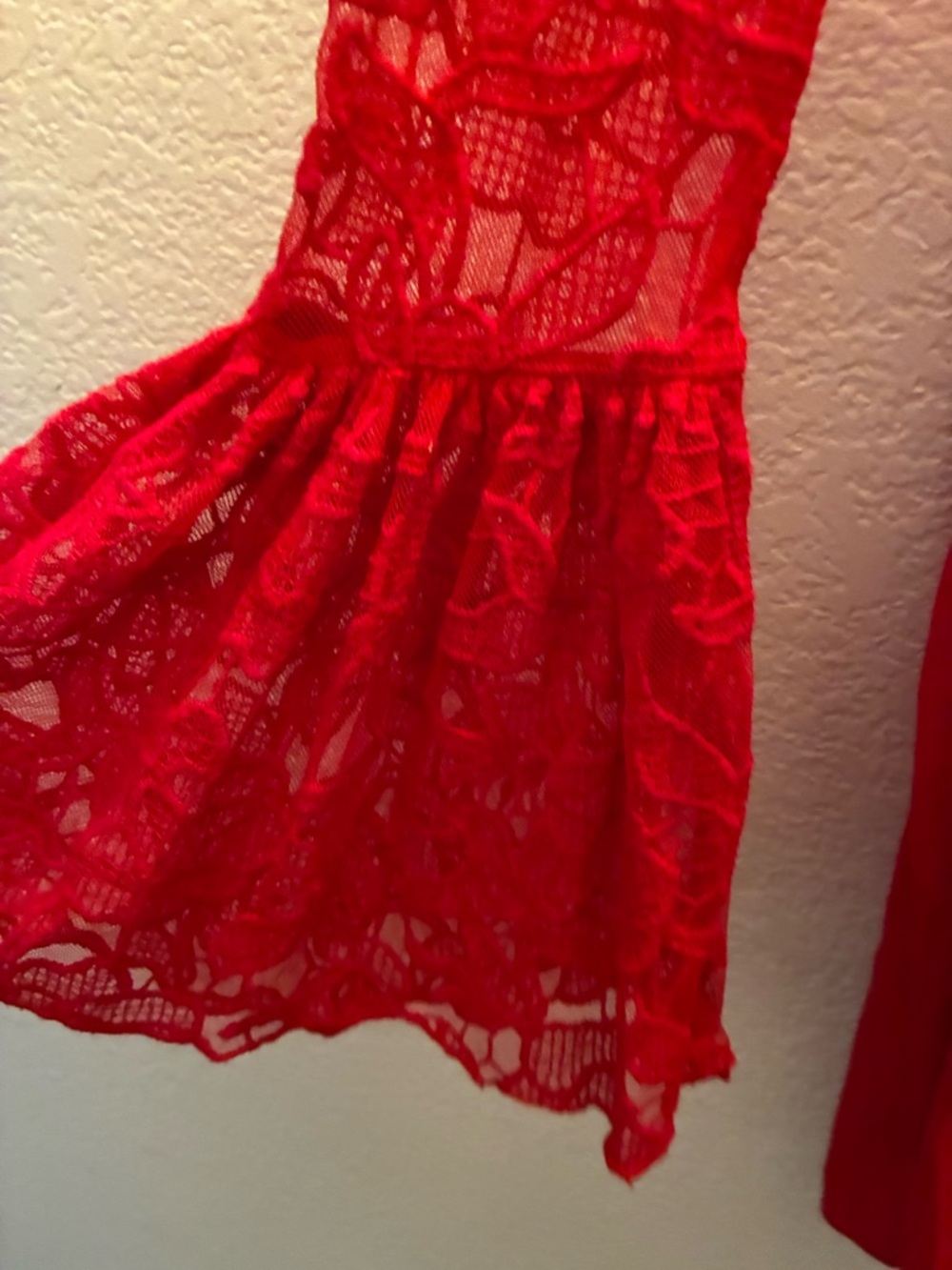 Romeo & Juliet Couture Red Floral Lace - Picture 5 of 10